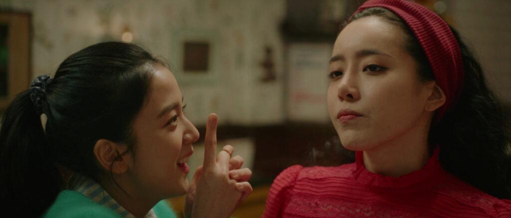 Eun Young-ro persuading Go Hye-ryeong