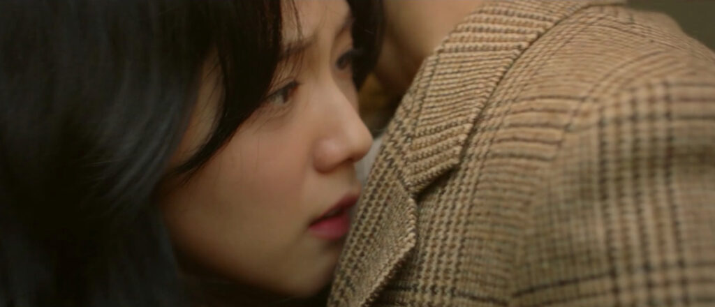 Eun Young-ro embrace